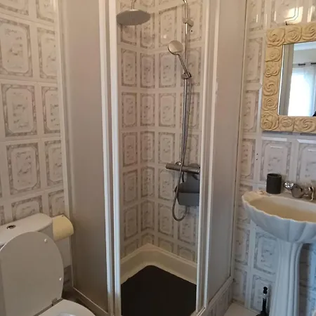 Ben House, Private Parking