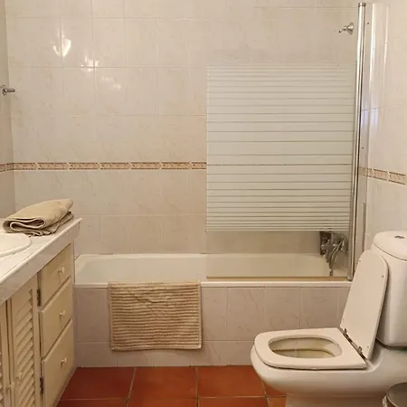 Ben House, Private Parking Casa de Férias *