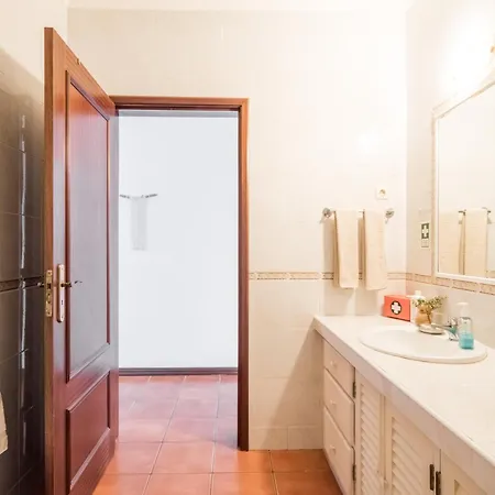 Holiday home Ben House, Private Parking