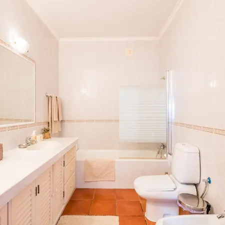 Ben House, Private Parking Holiday home
