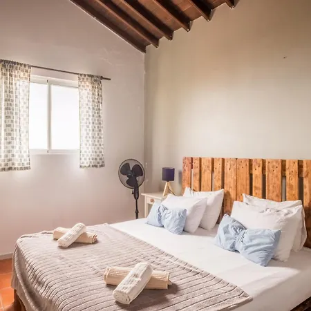 Ben House, Private Parking Holiday home