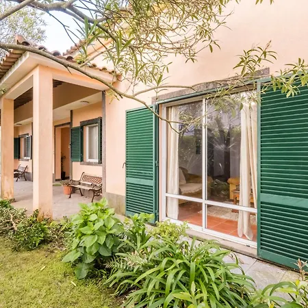 Ben House, Private Parking Holiday home