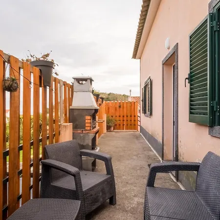 Ben House, Private Parking Holiday home
