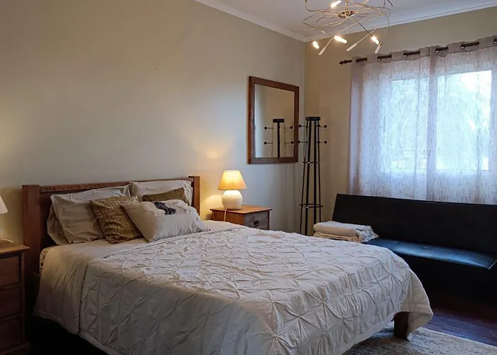 Ben House, Private Parking 蓬塔德尔加达