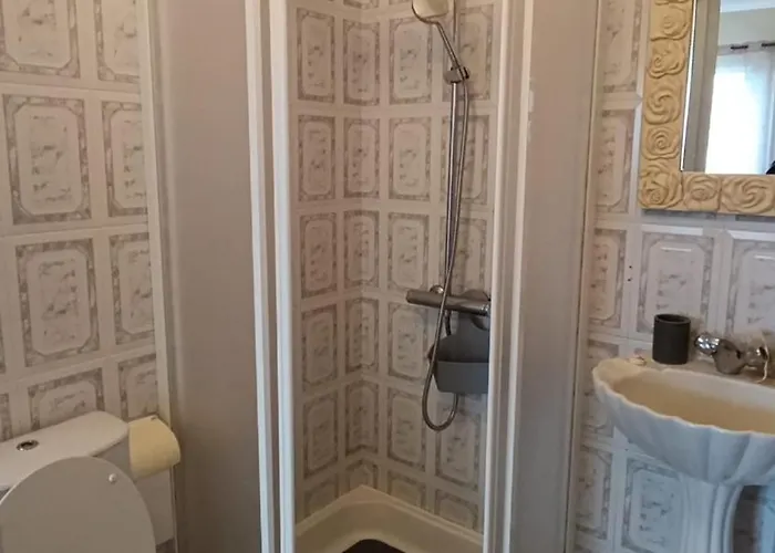 Ben House, Private Parking